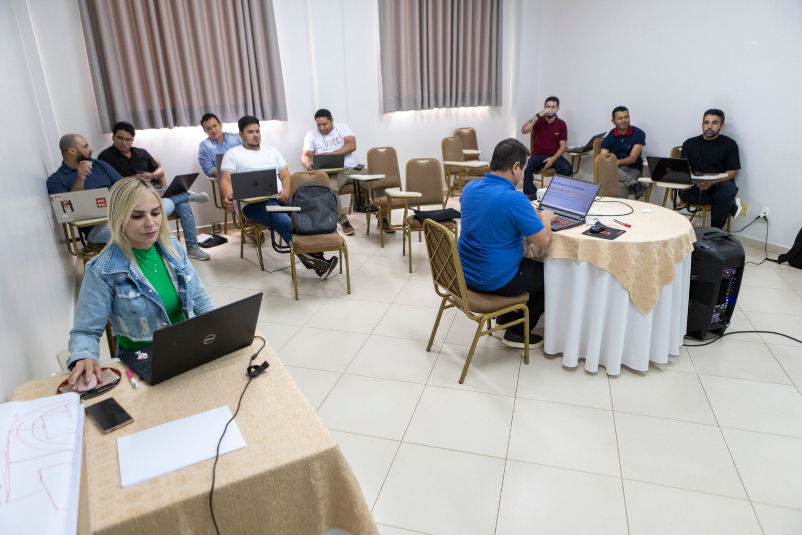 Sala de treinamento em atividade